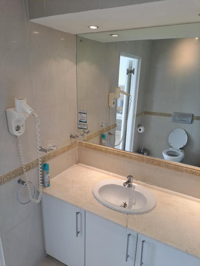 3 Bedroom Sea Facing Family Apartment Cape Town Moullie Point Εξωτερικό φωτογραφία