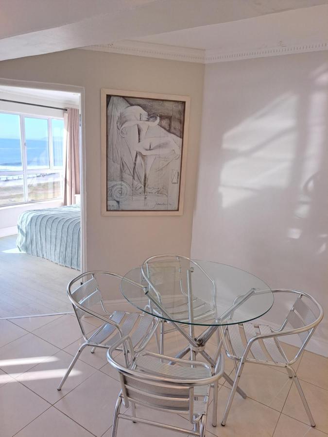 3 Bedroom Sea Facing Family Apartment Cape Town Moullie Point Εξωτερικό φωτογραφία