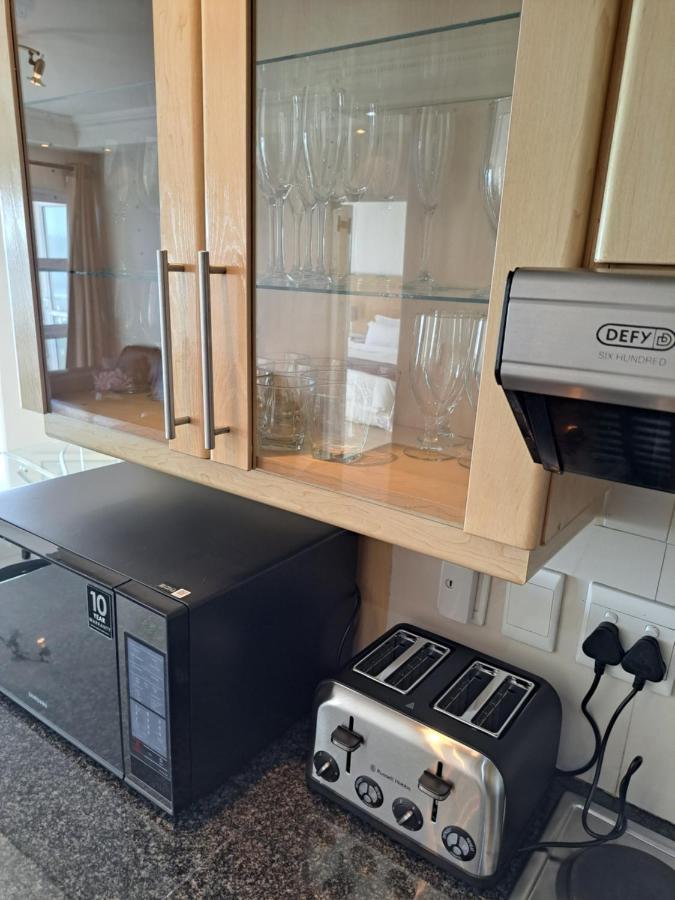 3 Bedroom Sea Facing Family Apartment Cape Town Moullie Point Εξωτερικό φωτογραφία