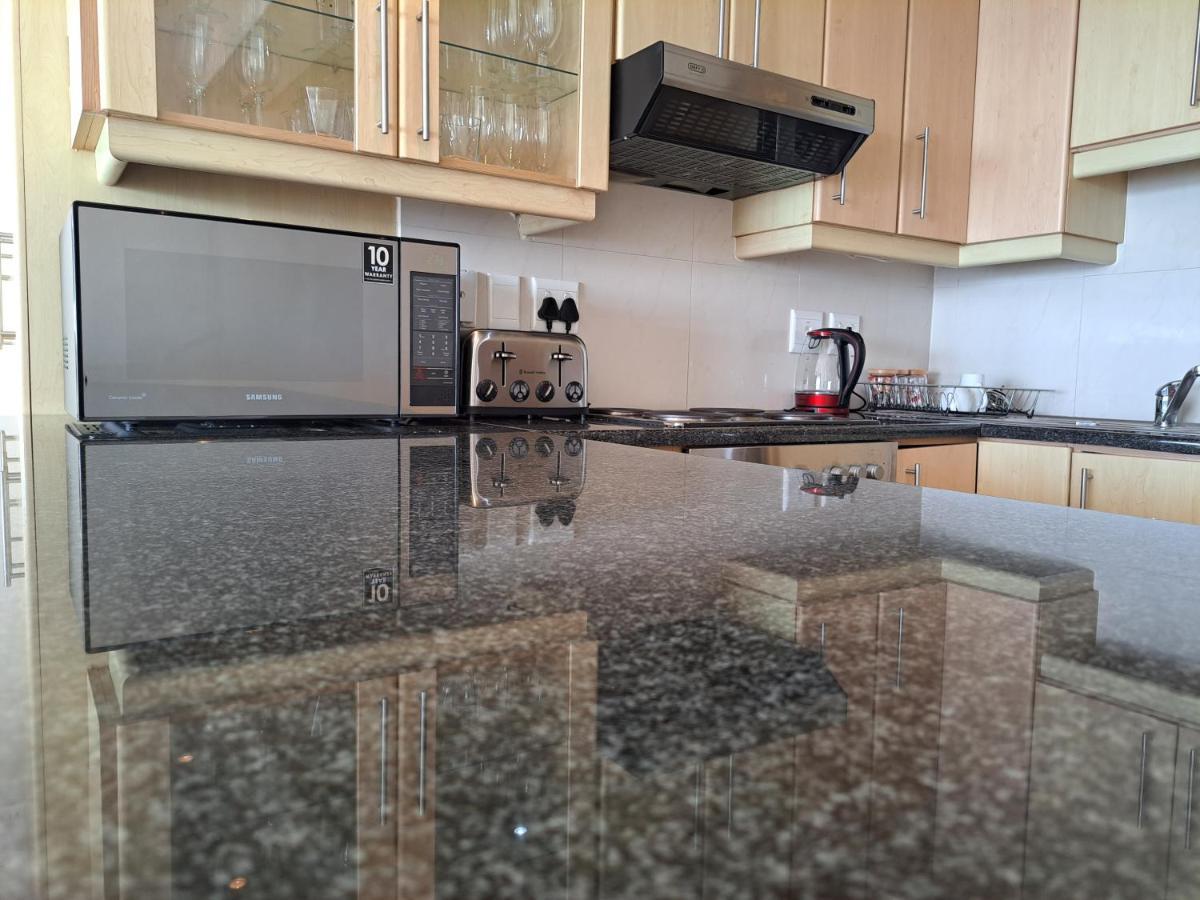 3 Bedroom Sea Facing Family Apartment Cape Town Moullie Point Εξωτερικό φωτογραφία